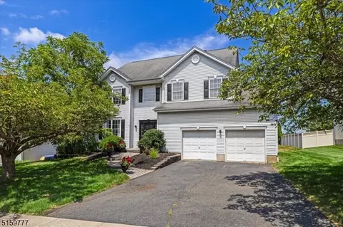 12 Heron Dr, Hackettstown, NJ 07840