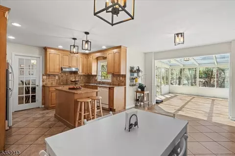 19 Tunnell Rd, Somerset, NJ 08873