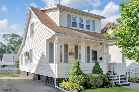 201 Dewey Ave, Totowa, NJ 07512