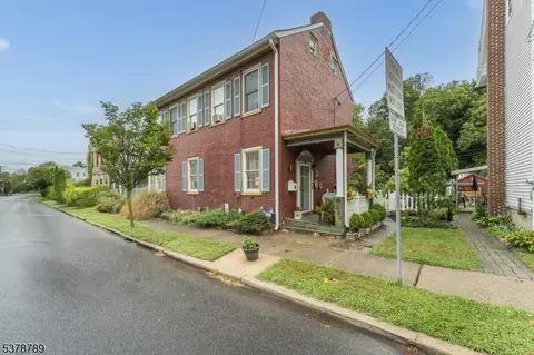 323 Water St, Belvidere, NJ 07823