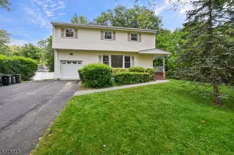 50 Briarwood Dr, Berkeley Heights, NJ 07922