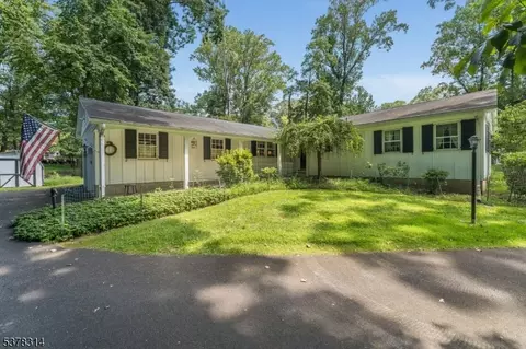 23 Valley View Dr, Flemington, NJ 08822