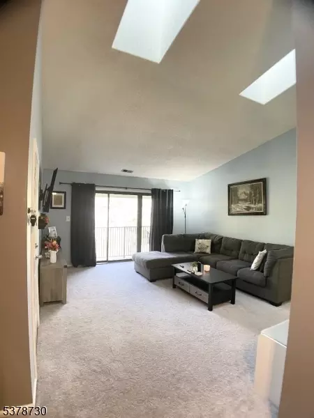 63 Taylor Dr #63, Franklin Park, NJ 08823