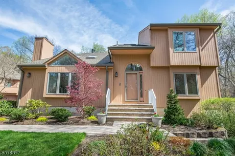 40 Robinhood Dr, Mountain Lakes, NJ 07046