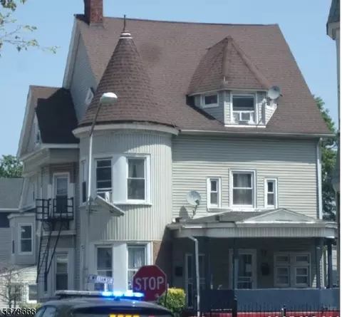 18 William St, East Orange, NJ 07017