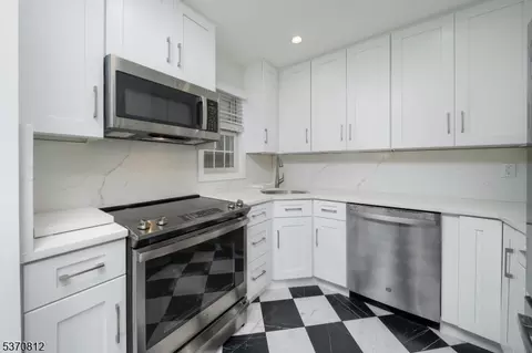 1 Brandywyne Dr, Florham Park, NJ 07932