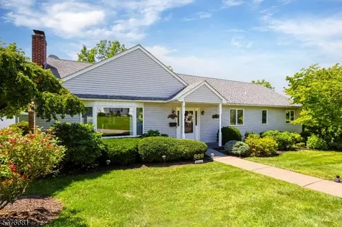 10 Grandview Ave, Phillipsburg, NJ 08865