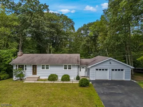 7 Pawnee Trl, Oak Ridge, NJ 07438