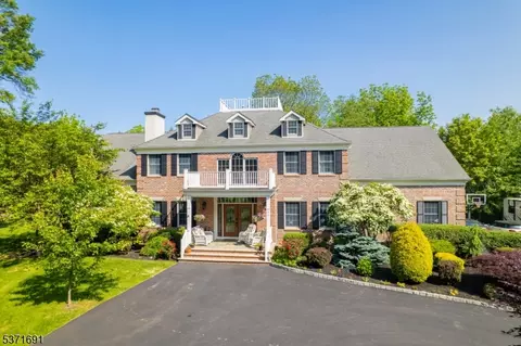32 Four Bridges Rd, Chester, NJ 07930
