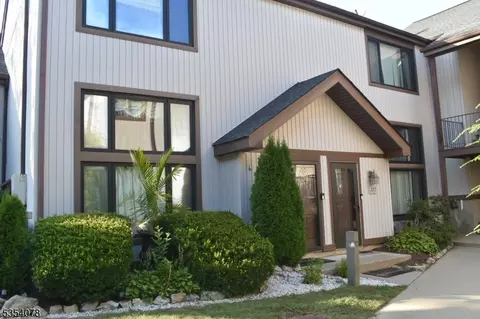 15272 Aspen Ct #272, Stanhope, NJ 07874