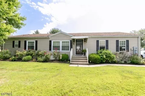 29 Willow Dr, Belvidere, NJ 07823