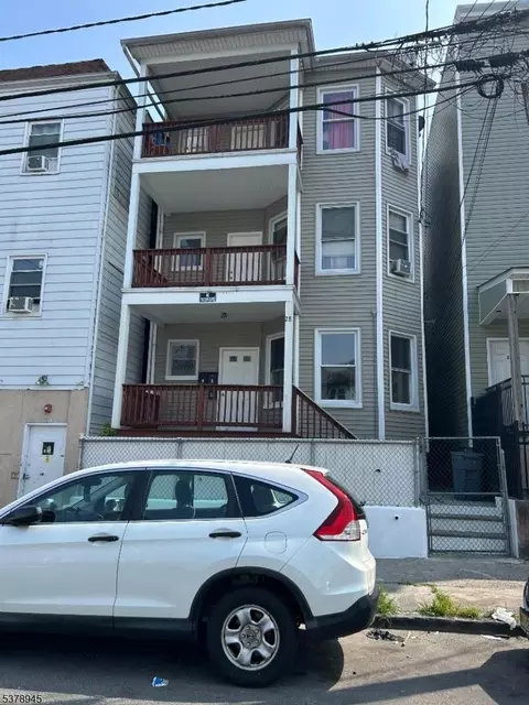 28 17th Ave #3, Paterson, NJ 07501