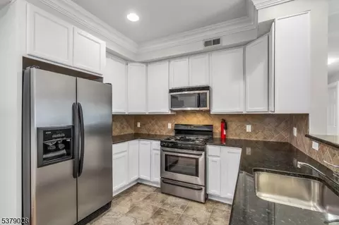 30 Austin St #202, Newark, NJ 07114
