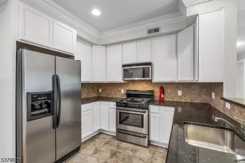 30 Austin St #202, Newark, NJ 07114