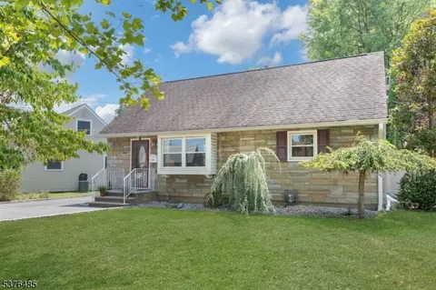 27 Anderson Pkwy, Cedar Grove, NJ 07009