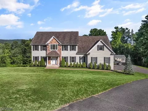 15 Willis Dr, Ogdensburg, NJ 07439
