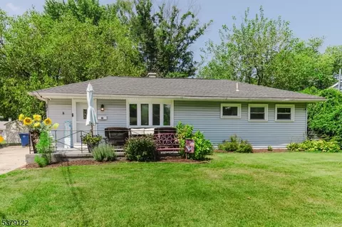 8 Hollybrook Ave, Lumberton Township, NJ 08048