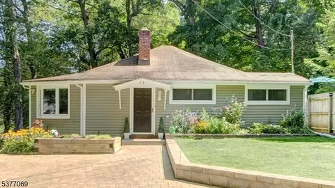 12 Elk Dr, Oak Ridge, NJ 07438