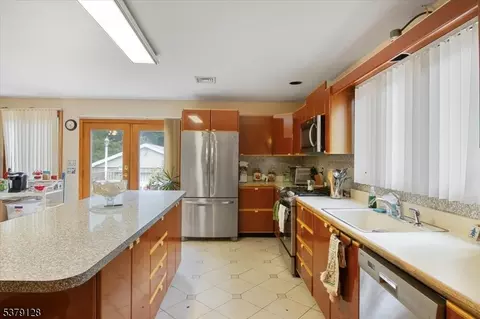 58 Hardwick Ln, Wayne, NJ 07470 photo 5