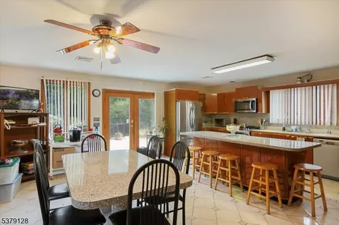 58 Hardwick Ln, Wayne, NJ 07470 photo 3