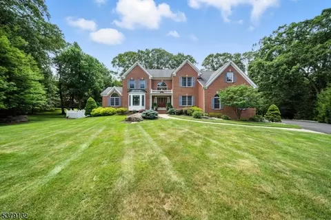 10 Melissa Dr, Denville, NJ 07834