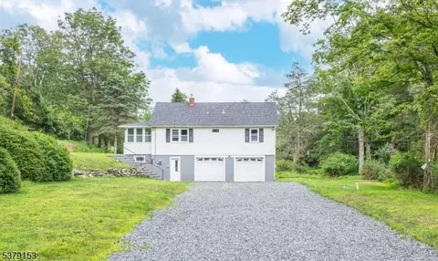 922 Fairview Lake Rd, Newton, NJ 07860