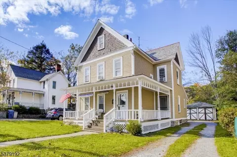 22 Woodside Ave, Newton, NJ 07860