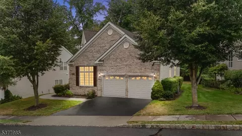 107 Ondish Ct, Mount Arlington, NJ 07856