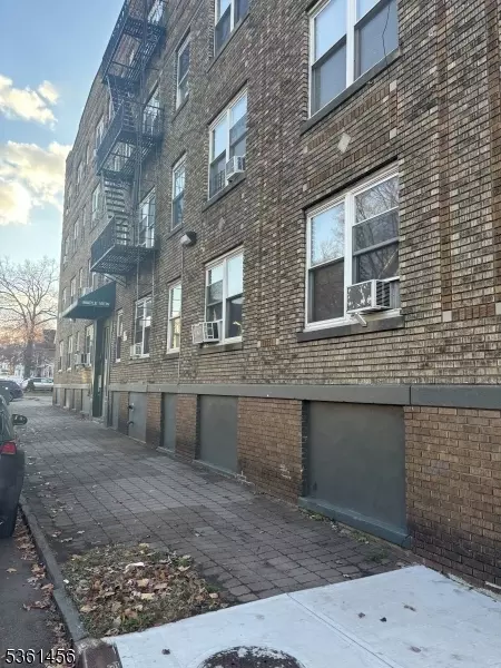 133 N Maple Ave #204, East Orange, NJ 07017