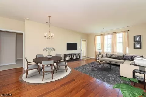 1010 Meadow Brook Ct, Whippany, NJ 07981