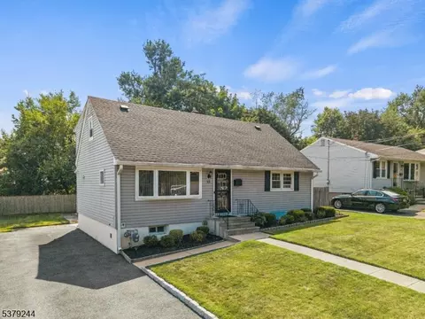 15 Lawrence Ct, Clifton, NJ 07012
