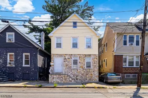 64 Willoughby St, Newark, NJ 07112