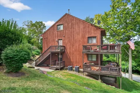 3 Red Lodge Dr #1, Vernon, NJ 07462