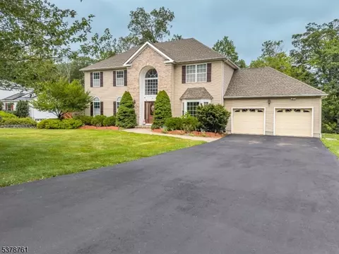 19 Lisa Dr, Budd Lake, NJ 07828
