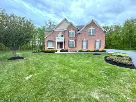 8 Stark Ct, Flanders, NJ 07836