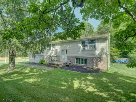 936 Hampton Rd, Newton, NJ 07860
