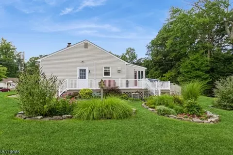 600 Mountain View Ter, Middlesex, NJ 08846 photo 4
