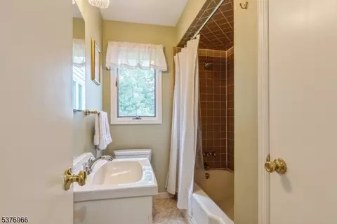 600 Mountain View Ter, Middlesex, NJ 08846 photo 25