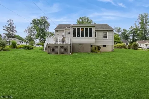 600 Mountain View Ter, Middlesex, NJ 08846 photo 6