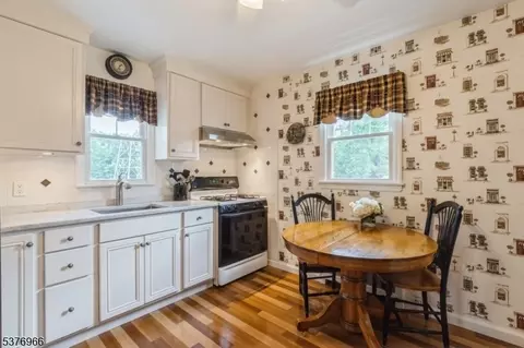 600 Mountain View Ter, Middlesex, NJ 08846 photo 17