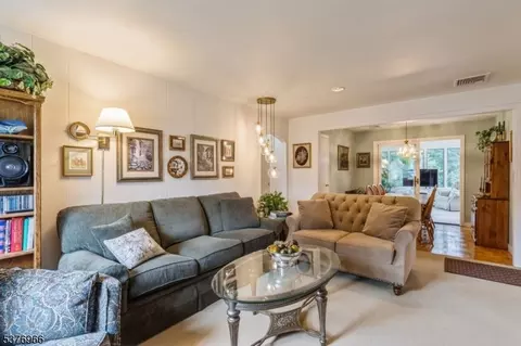 600 Mountain View Ter, Middlesex, NJ 08846 photo 10