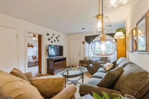 600 Mountain View Ter, Middlesex, NJ 08846 photo 13