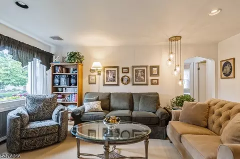 600 Mountain View Ter, Middlesex, NJ 08846 photo 11