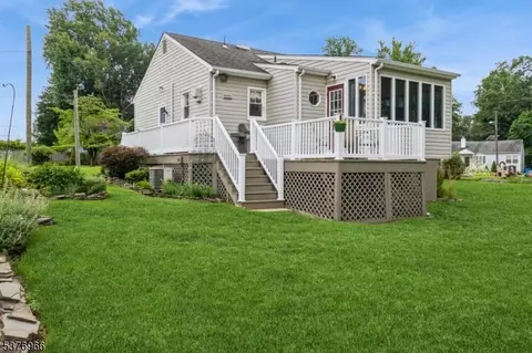 600 Mountain View Ter, Middlesex, NJ 08846 photo 5