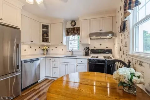 600 Mountain View Ter, Middlesex, NJ 08846 photo 16