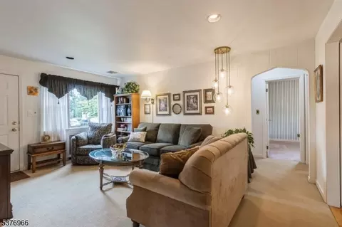 600 Mountain View Ter, Middlesex, NJ 08846 photo 12