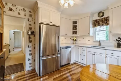600 Mountain View Ter, Middlesex, NJ 08846 photo 15