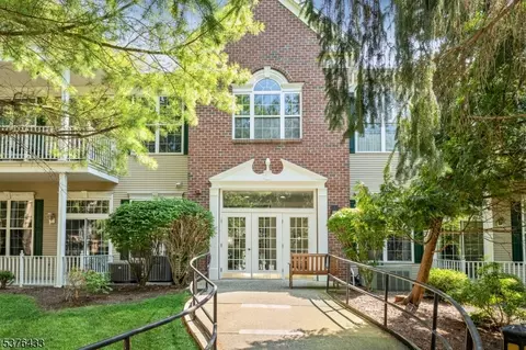 1308 Four Seasons Dr #1308, Wayne, NJ 07470