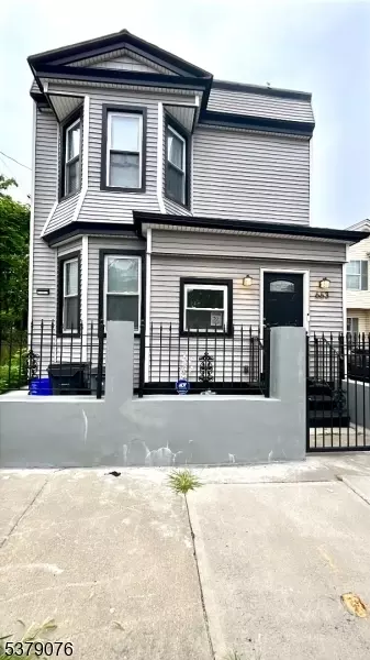 663 S 15th St, Newark, NJ 07103