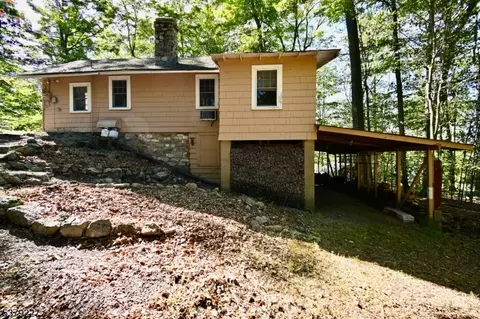 22 Raccoon Island Rd, Lake Hopatcong, NJ 07849